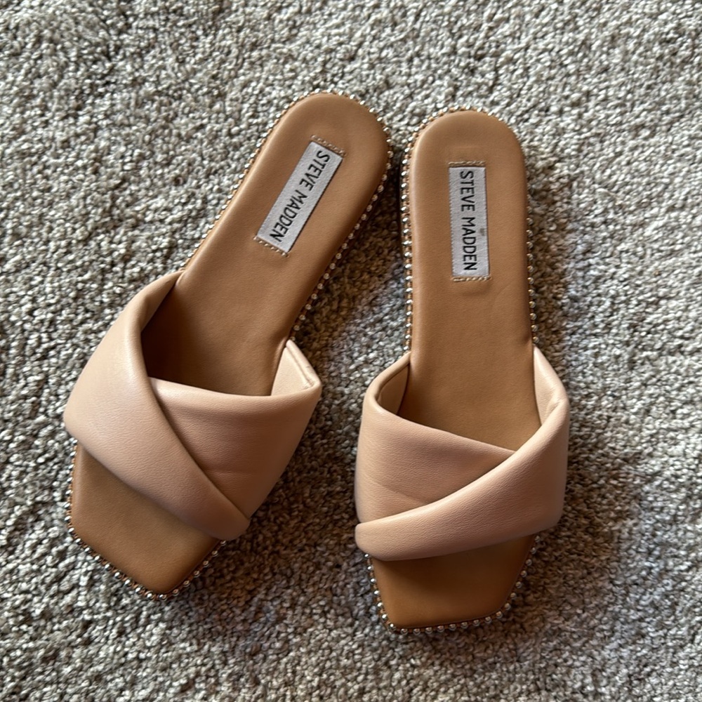 Steve Madden flips flops/flats/sandals - Picture 3 of 4